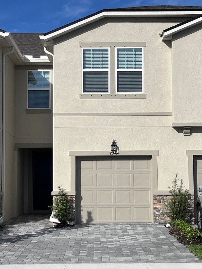 Building Photo - Beautiful 3 bedroom, 2.5 bathroom, 1 car garage townhouse for rent in Lutz!