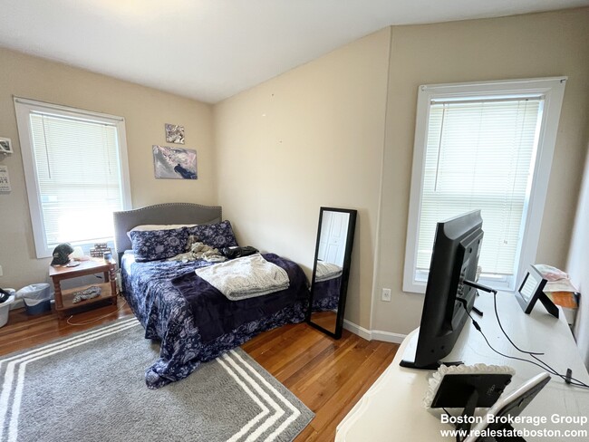 25 Sudan St Unit 2