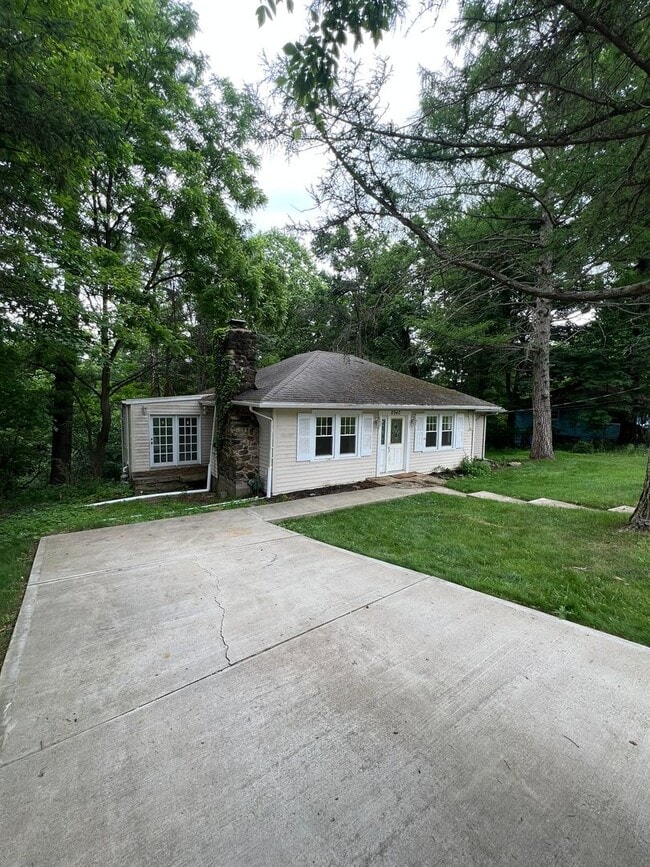 Building Photo - Updated Home in a Rural Setting - Pittsburgh