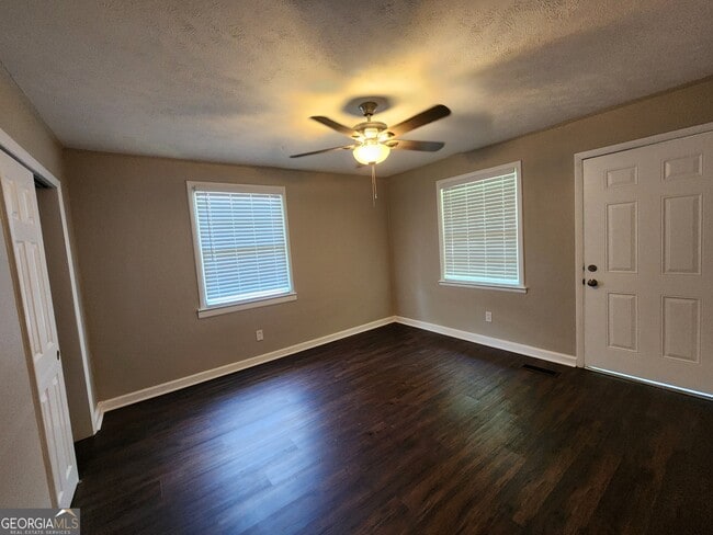 Photo - 1615 Sheffield Dr