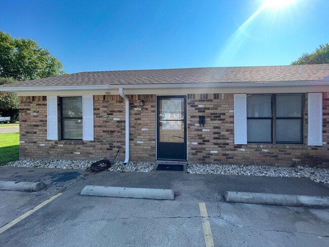 Building Photo - 3122 McFerrin Ave Rental