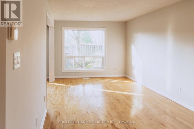 Photo - 1345 Altona Rd