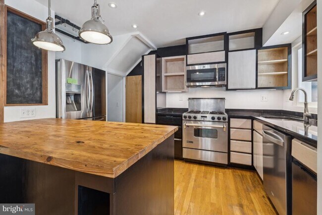 Photo - 1610 N Greenbrier St