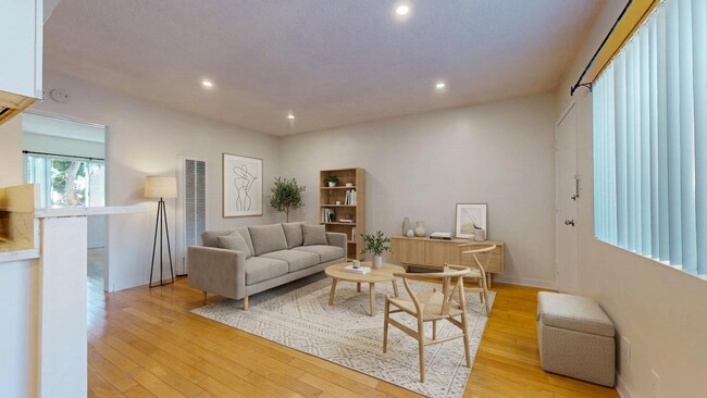 Photo - 1900 Rockefeller Ln