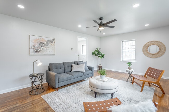 Photo - 311 Oakmont Ln