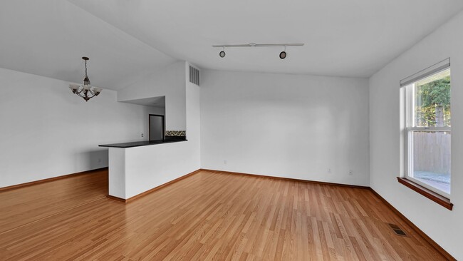 Photo - 3 Bed 2 Bath - One Story - Pet Friendly - Groups - NAS Whidbey