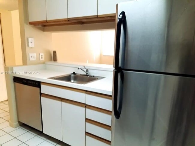 Building Photo - 9701 Westview Dr Unit 1434