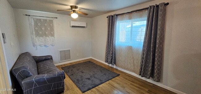 Photo - 574 S Park St