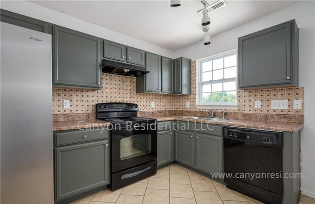 Photo - Beautiful 3b Room!Move in ready!