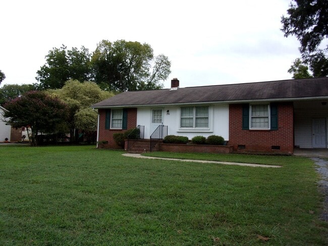 Photo - 3 Bedroom Brick Ranch Home on Large Lot