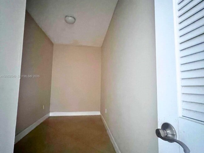 2425 SW 27th Ave Unit 1006