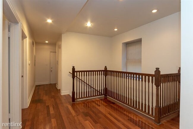 Photo - 4347 N Sawyer Ave Unidad 1D