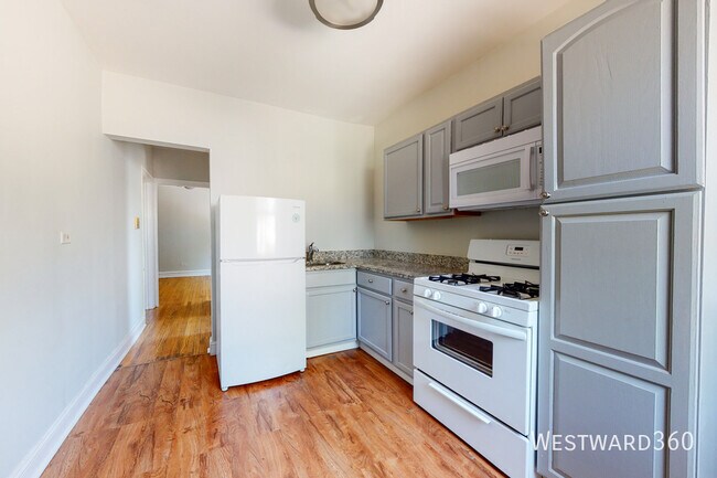 Photo - 3012 W Warren Blvd Unidad 1R