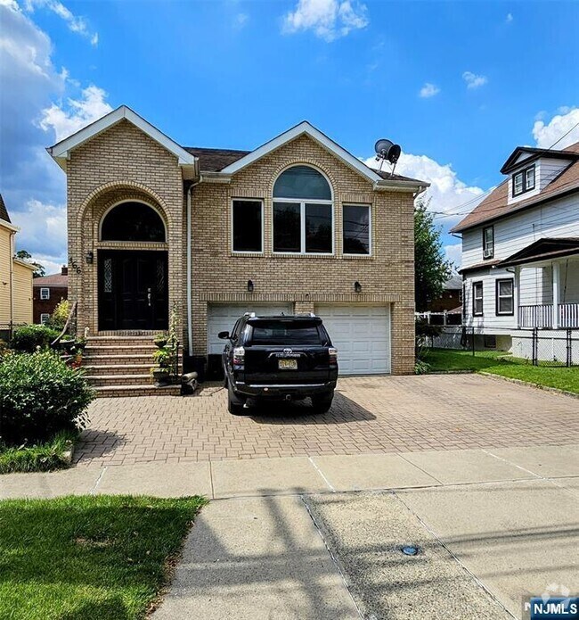 Building Photo - 366 2nd Rental