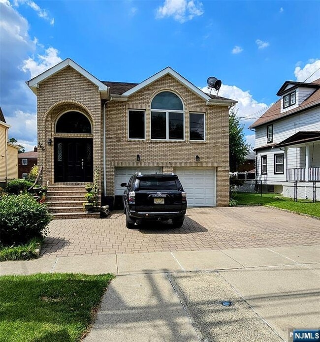 Building Photo - 366 2nd Rental