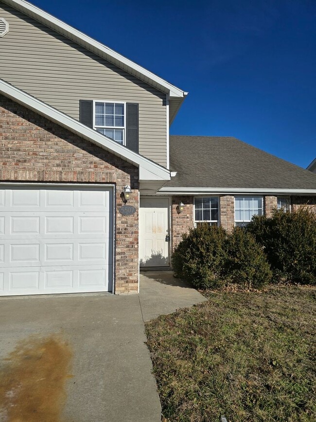 Building Photo - 5505-5507 Volunteer Dr. Unit 5507 Volunteer Dr.