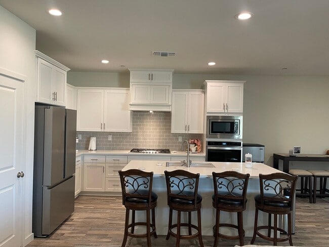 Photo - Newer Construction! 4+2 READY NOW!