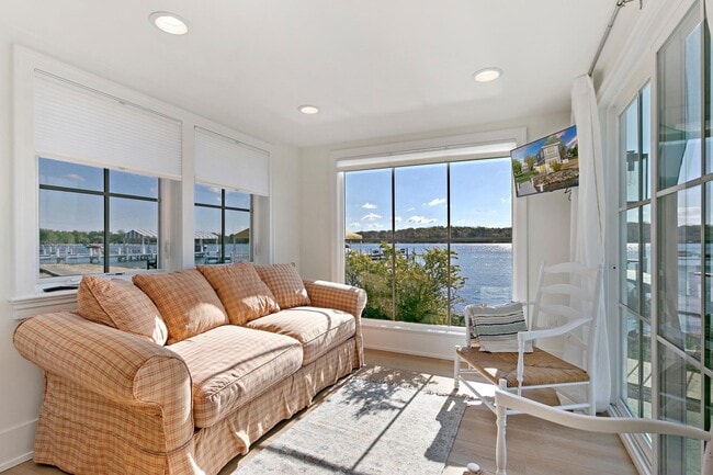 Photo - 3 N Walworth Ave