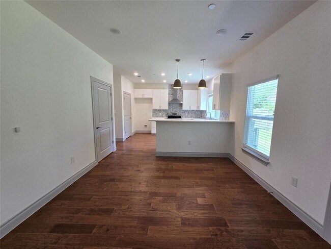 Photo - 2105 Tiger Trail Unidad 702