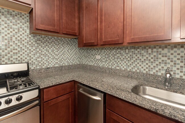 Photo - 564 W Arlington Pl Unit A02W