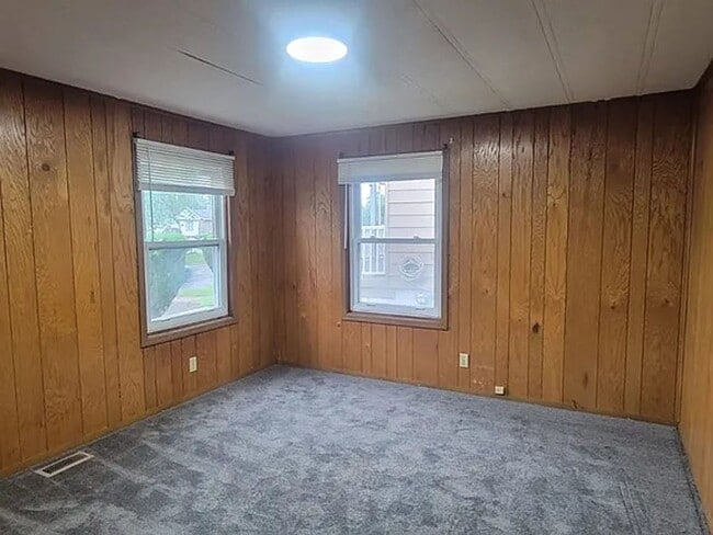 38 Earlmoor Blvd