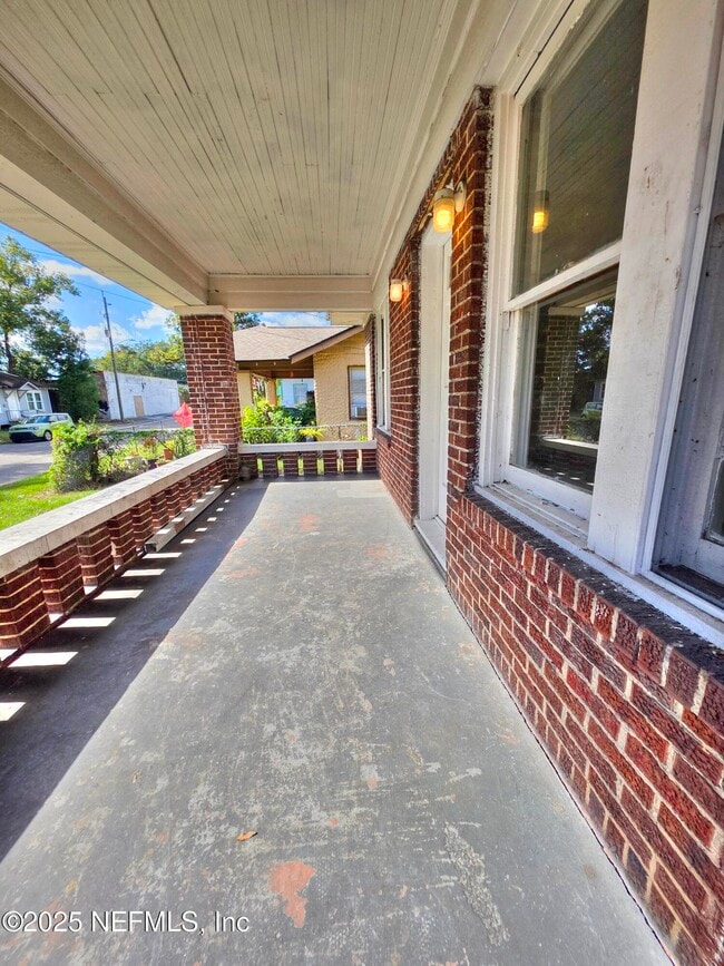 Photo - 213 W 24th St