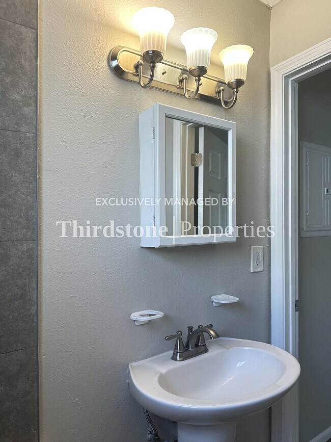 Photo - 705 Franklin St