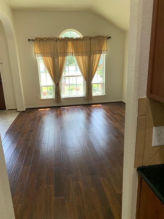 Photo - 13918 Goodridge Dr