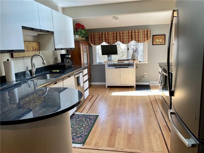 Photo - 9 Shadow Brook Ln