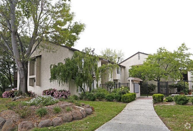 Blacow Gardens - Blacow Gardens Apartments