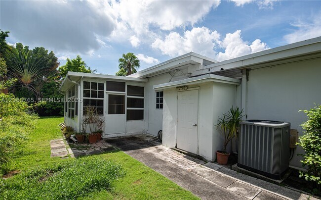 85 S Hibiscus Dr
