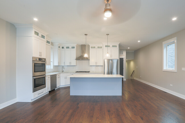 Building Photo - 4317 S Forrestville Ave Unit Apartment Two
