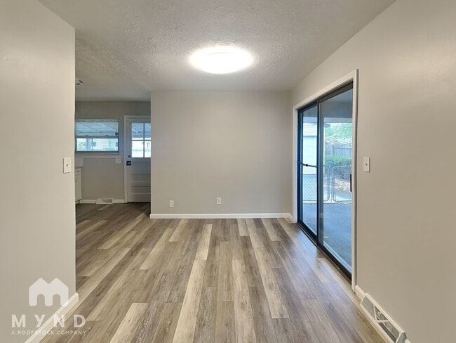 Photo - 4957 Betsy Dr