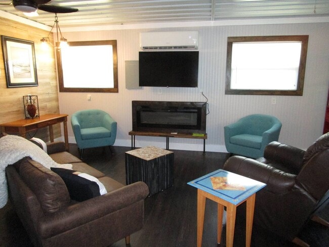 Photo - 362 Sunshine Ave