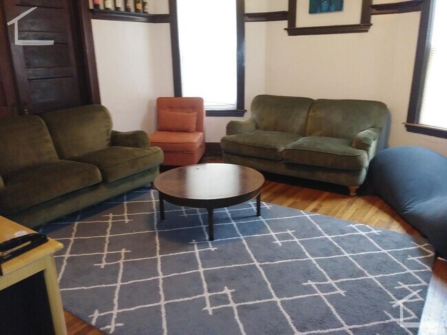Desirable BU Location. Walk to School. Spa... - Desirable BU Location. Walk to School. Spa... Condo