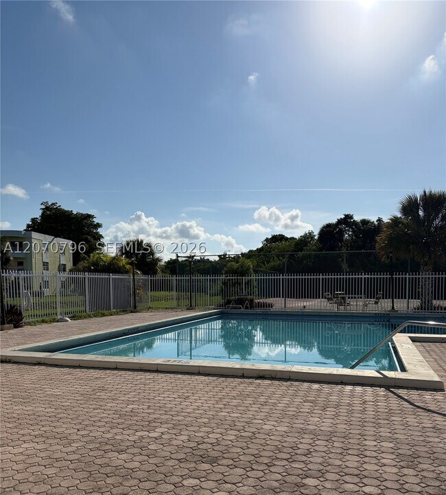 Building Photo - 10865 SW 112th St Unit 313