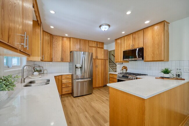 Photo - 565 Transit Ave