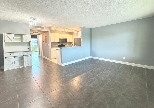 Photo - 1625 Meadows Cir