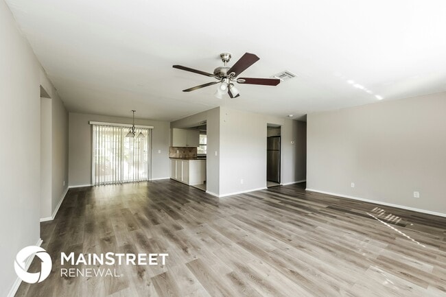 Photo - 2425 Woodland Cir