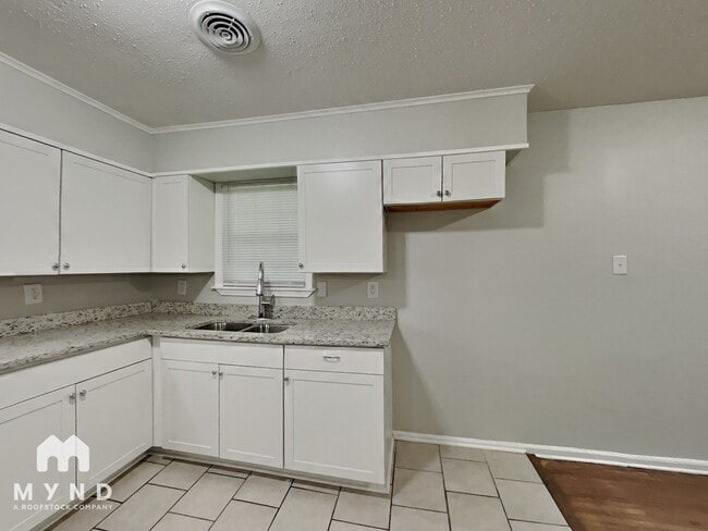 Photo - 4185 Yale Rd