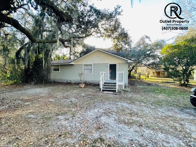 Building Photo - Fabulous 2 Beds / 2 Baths Home with 2 Acre...