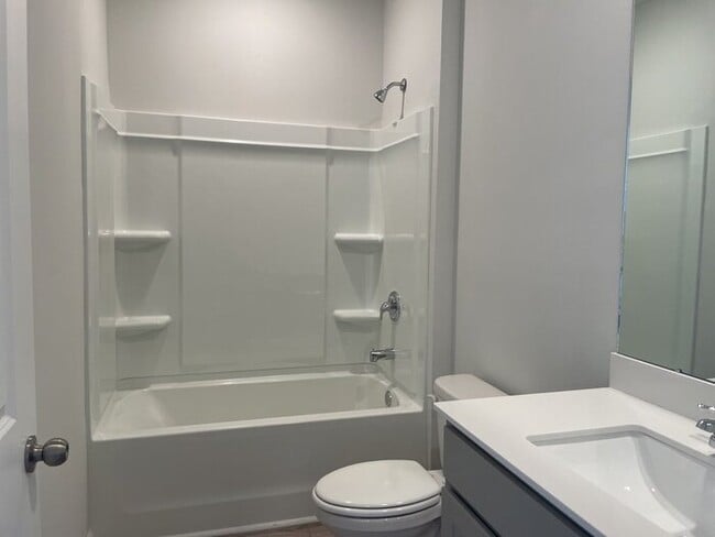 Photo - 239 W Bradford Pointe Dr