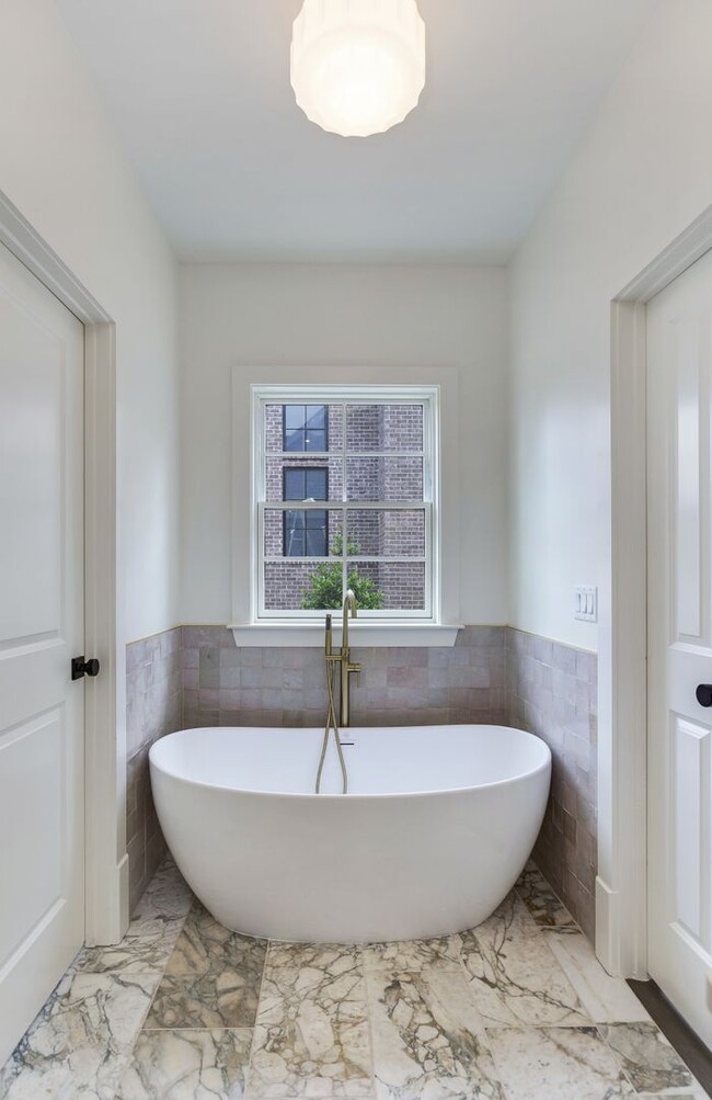 Photo - 1413 Clifton Ln
