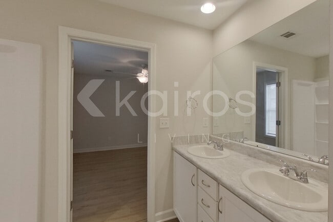 Photo - 1451 Maxwell Cir