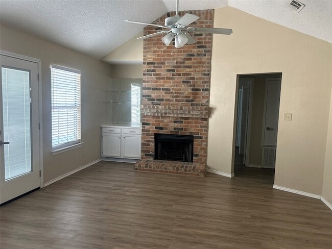 Photo - 1832 Maplewood Trail