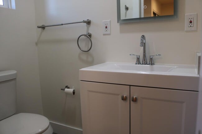 Building Photo - 1695 Lincoln Ave Rental