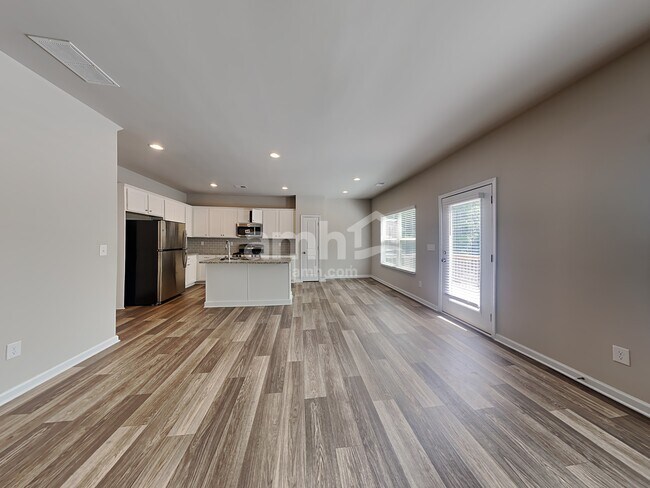Photo - 338 Winston Cir