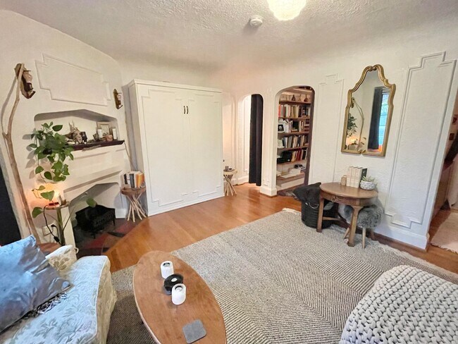 Photo - Art Deco Corner Unit Unit 208
