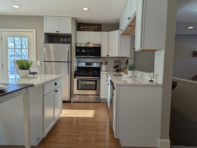 Photo - 3348 Upper 149th St W