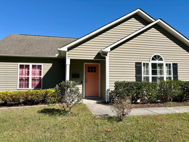 Photo - 301 Kraft St